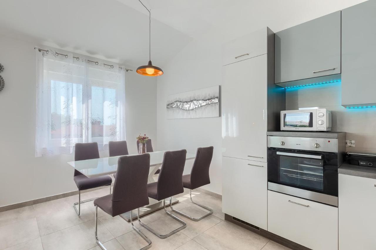 Apartments Medulin 2217 Экстерьер фото